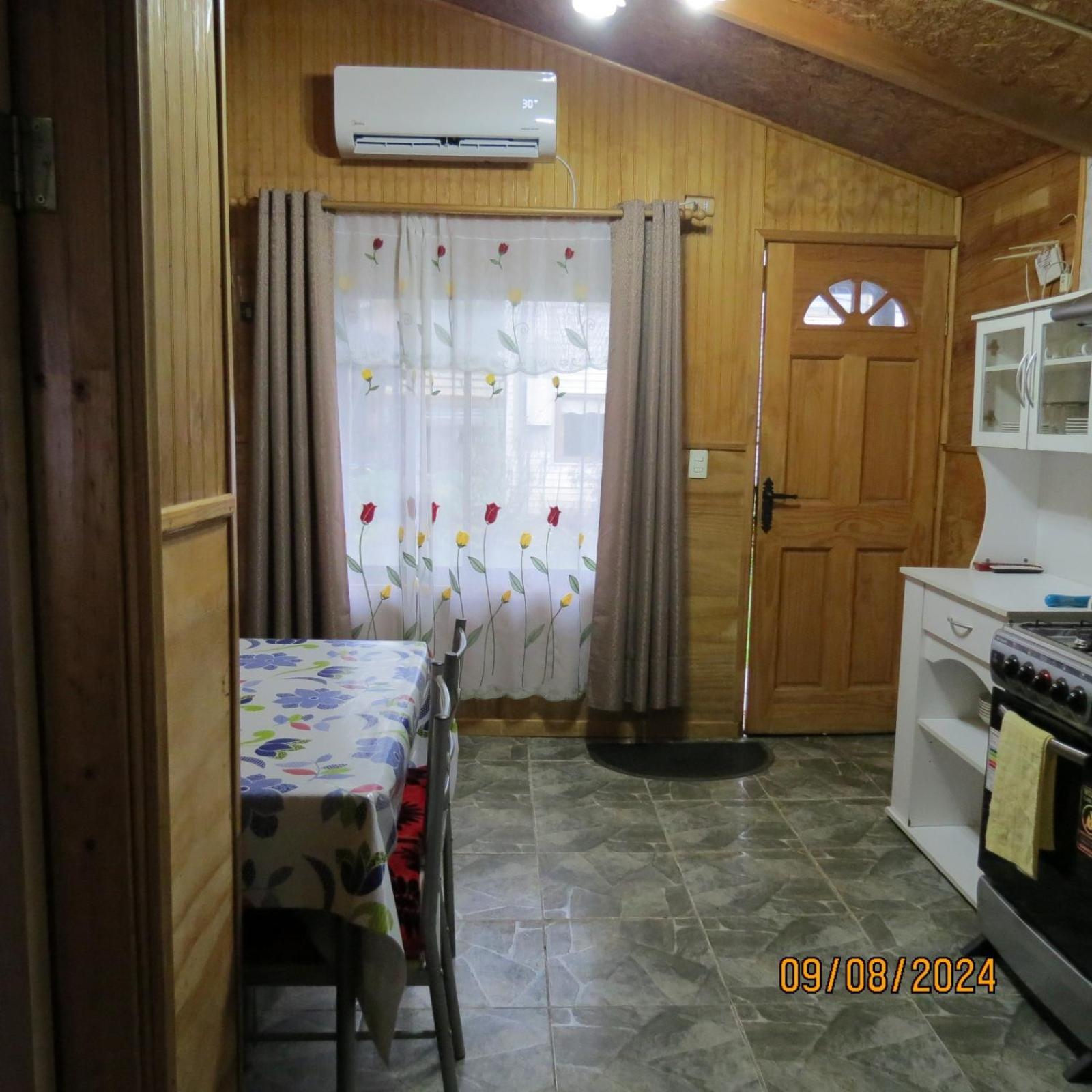 Hostal Y Cabanas Ventisquero Puerto Puyuguapi Buitenkant foto