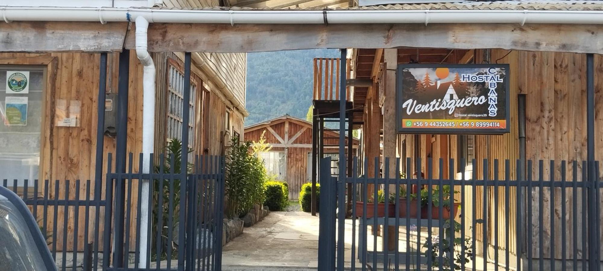 Hostal Y Cabanas Ventisquero Puerto Puyuguapi Buitenkant foto